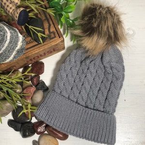 Infant/Baby Knitted Hat/Beanie w/ Faux Fur NWOT 0-24 Months